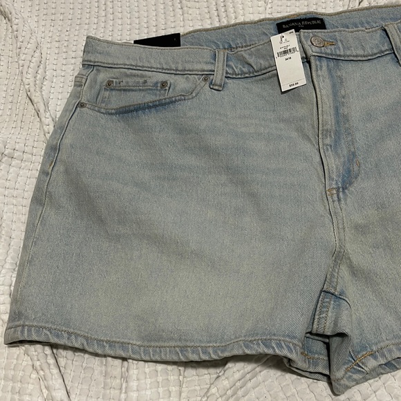 NWT- Banana Republic - 28/6, 31/12 & 34/18. Classic Denim Short Vintage Wash - Picture 3 of 8